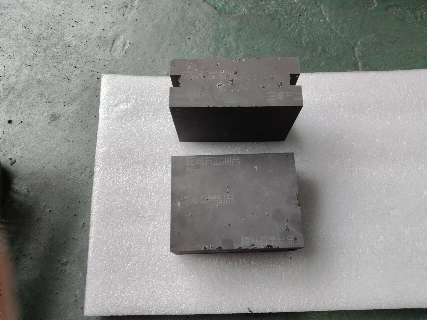 高分子擴(kuò)散焊機(jī)石墨電極塊，軟連接石墨塊，抗氧化石墨塊，擴(kuò)散焊治具，極柱焊接石墨塊，高分子擴(kuò)散焊機(jī)石墨塊，軟連接石墨塊生產(chǎn)廠家