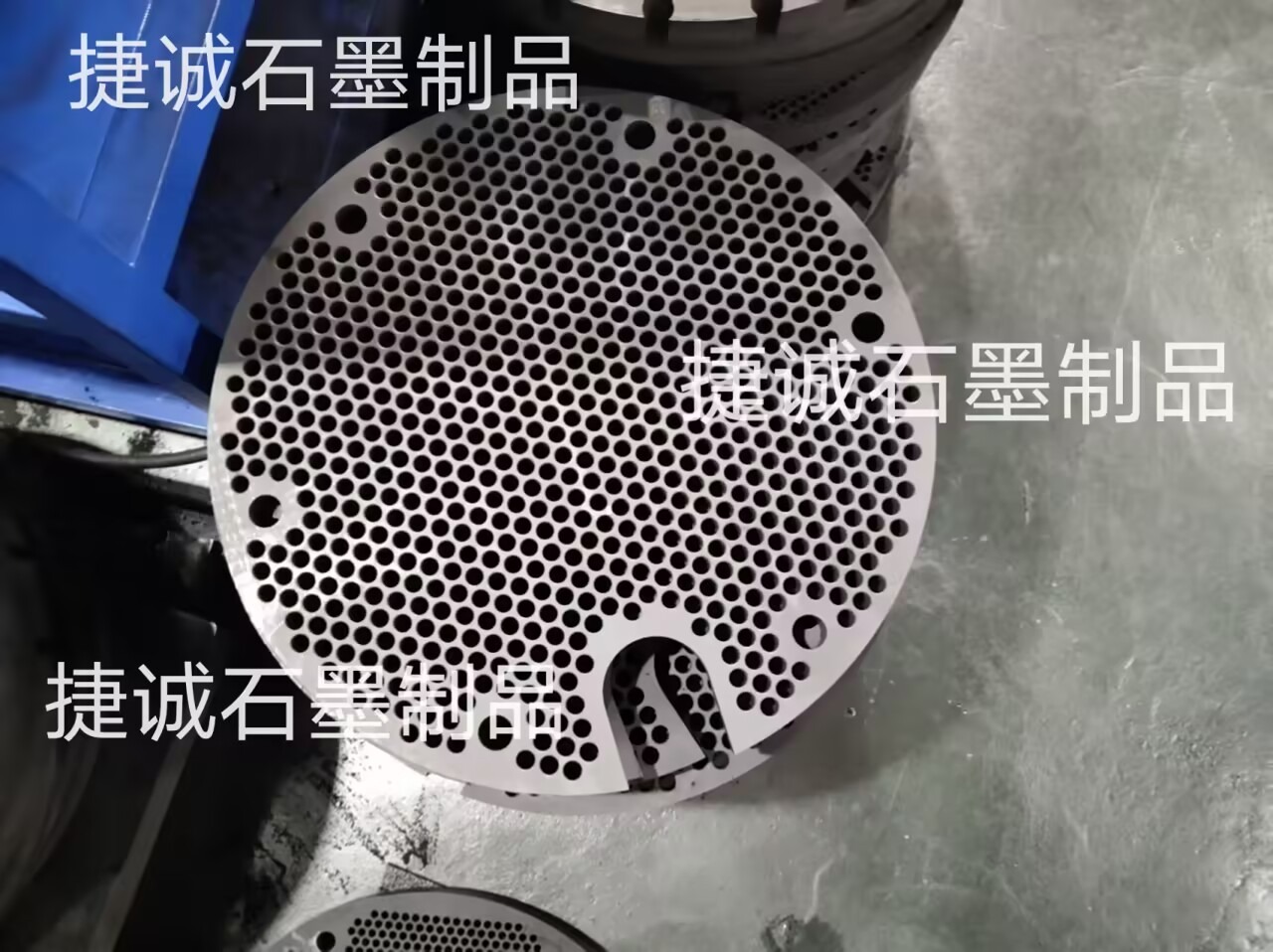 燒結(jié)石墨圓舟，石墨盤(pán)，石墨盤(pán)加工，銅管燒結(jié)石墨盤(pán)，鐘罩爐燒結(jié)石墨盤(pán)，推板爐石墨盤(pán)，石墨盤(pán)加工廠(chǎng)，燒結(jié)石墨盤(pán)，高純石墨盤(pán)，石墨盤(pán)生產(chǎn)廠(chǎng)家，銅管燒結(jié)石墨盤(pán)生產(chǎn)廠(chǎng)家